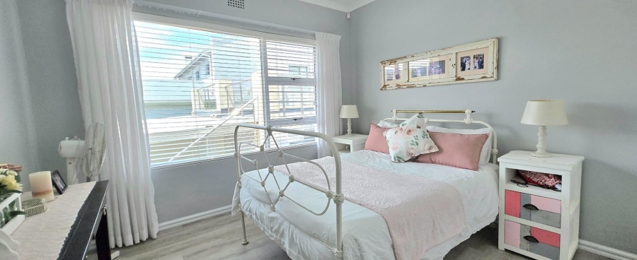 5 Bedroom Property for Sale in Franskraal Western Cape